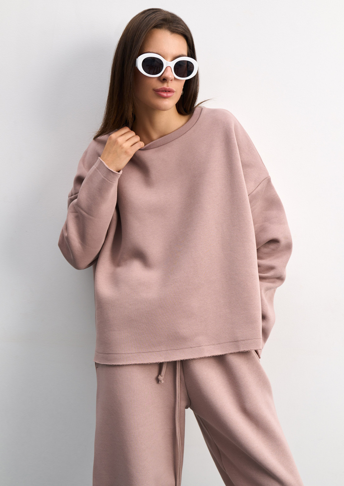 Cappuccino color mega oversize three-thread insulated longsleeve crop